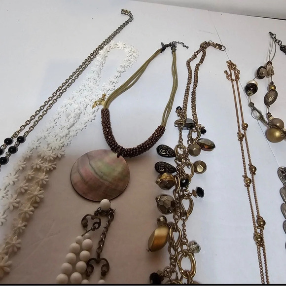 Lot Of 12 Fashion Costume Jewelry Necklaces Some Branded Some Not Various Styles - Picture 9 of 12